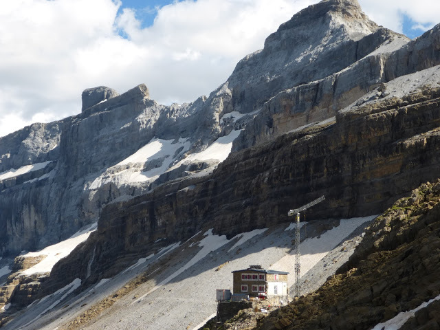 Le refuge des Sarradets et la brèche de Roland