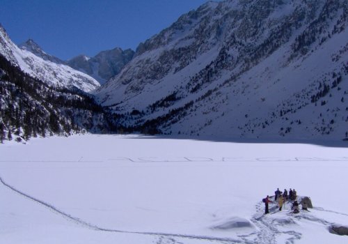 Randonnée guidée à raquettes au Lac de Gaube – Cauterets Pyrénées
